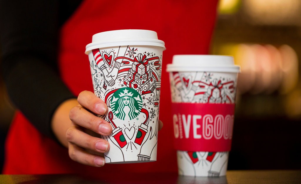 You are currently viewing Starbucks y sus vasos de temporada navideña